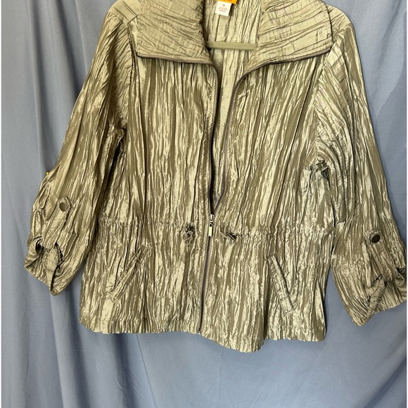 Ruby Red presents this crinkle silver jacket. - Picture 1 of 5